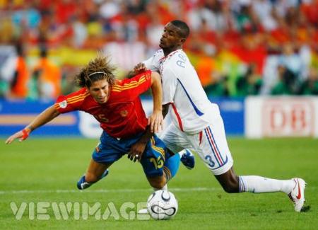 Eric Abidal dar este viernes el ltimo paso previo a su incorporacin al FC Barcelona.