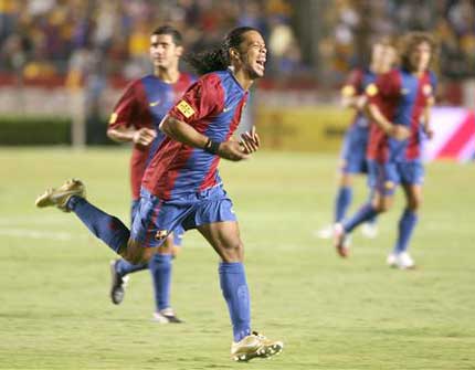 Ronaldinho vuelve a lo grande
